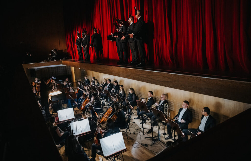 Chór Octava Ensemble i Orkiestra Akademii Beethovenowskiej