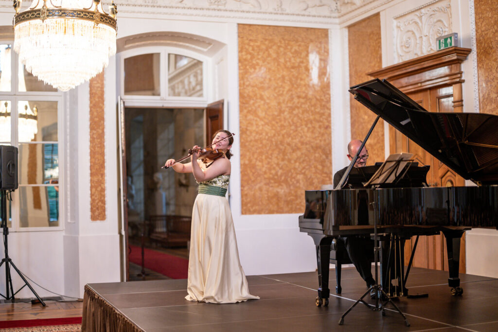 Hina Maeda (skrzypce) i Michał Francuz (fortepian)