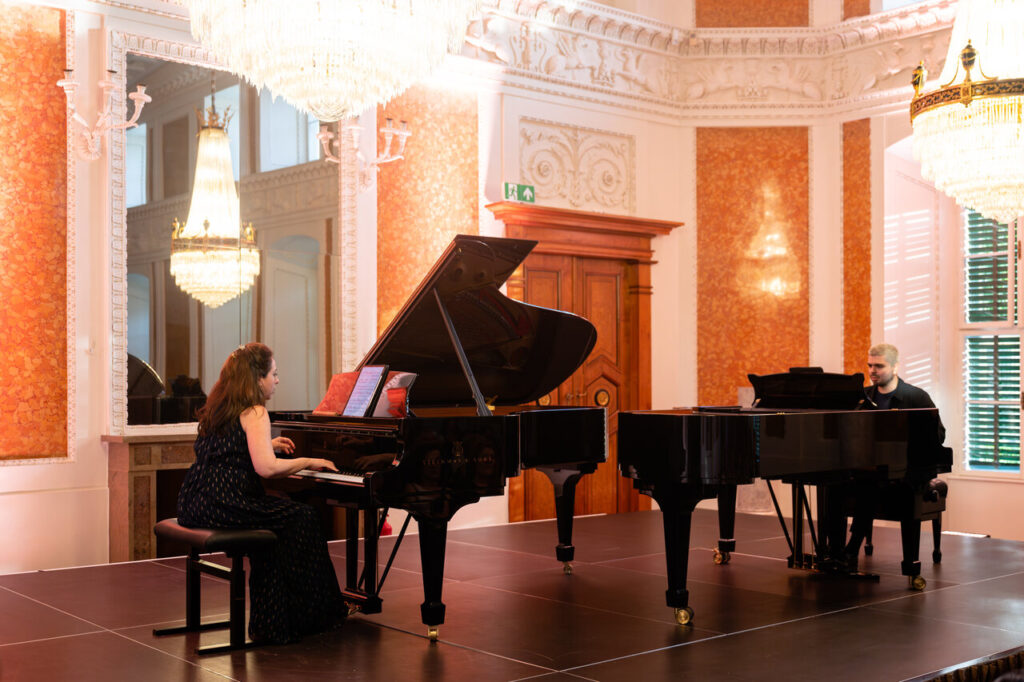 Duet fortepianowy - Vanessa Perez i Kristhyan Benitez w czasie koncertu w ramach 64. Muzycznego Festiwalu w Łańcucie
