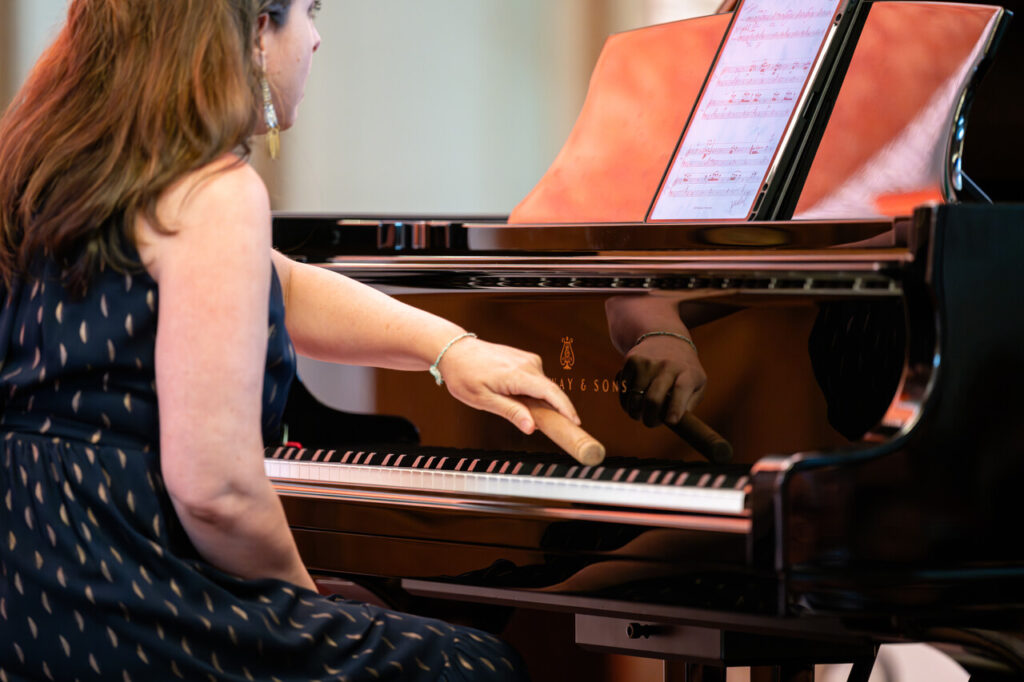 Vanessa Perez (fortepian) w czasie koncertu w ramach 64. Muzycznego Festiwalu w Łańcucie