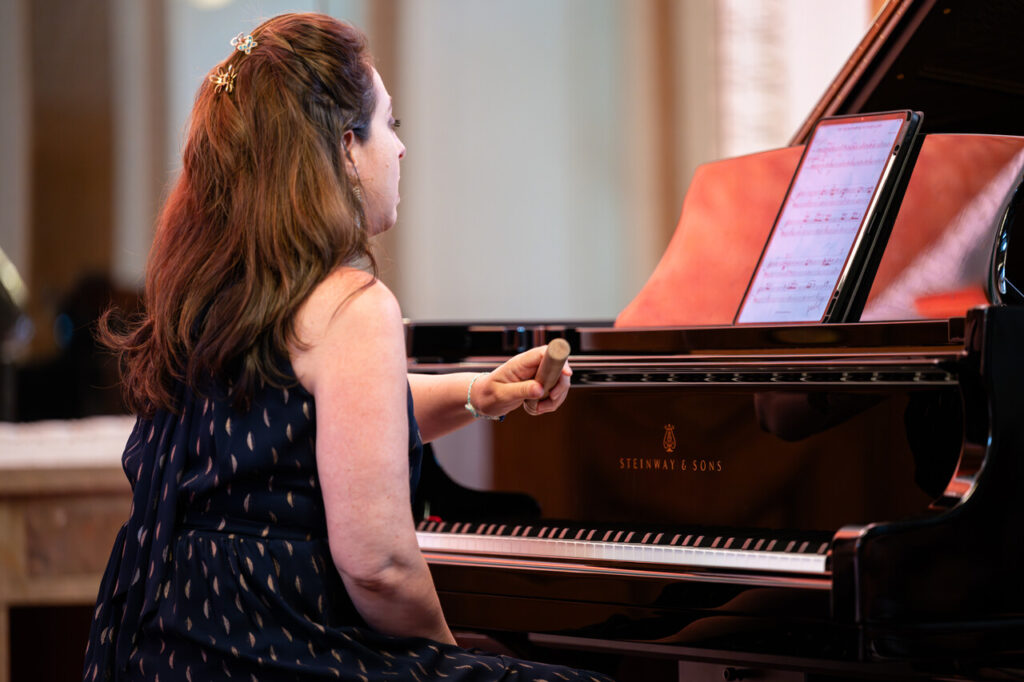 Vanessa Perez (fortepian) w czasie koncertu w ramach 64. Muzycznego Festiwalu w Łańcucie