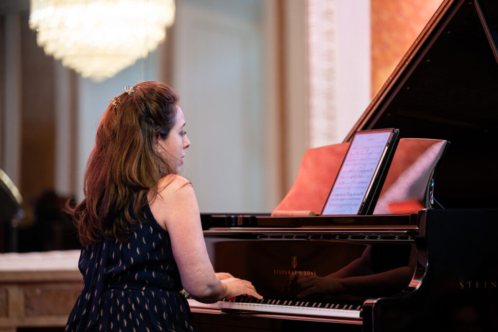 Vanessa Perez (fortepian) w czasie koncertu w ramach 64. Muzycznego Festiwalu w Łańcucie