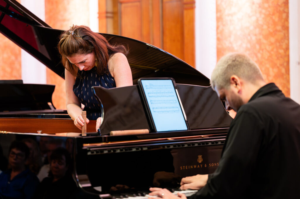 Duet fortepianowy - Vanessa Perez i Kristhyan Benitez w czasie koncertu w ramach 64. Muzycznego Festiwalu w Łańcucie