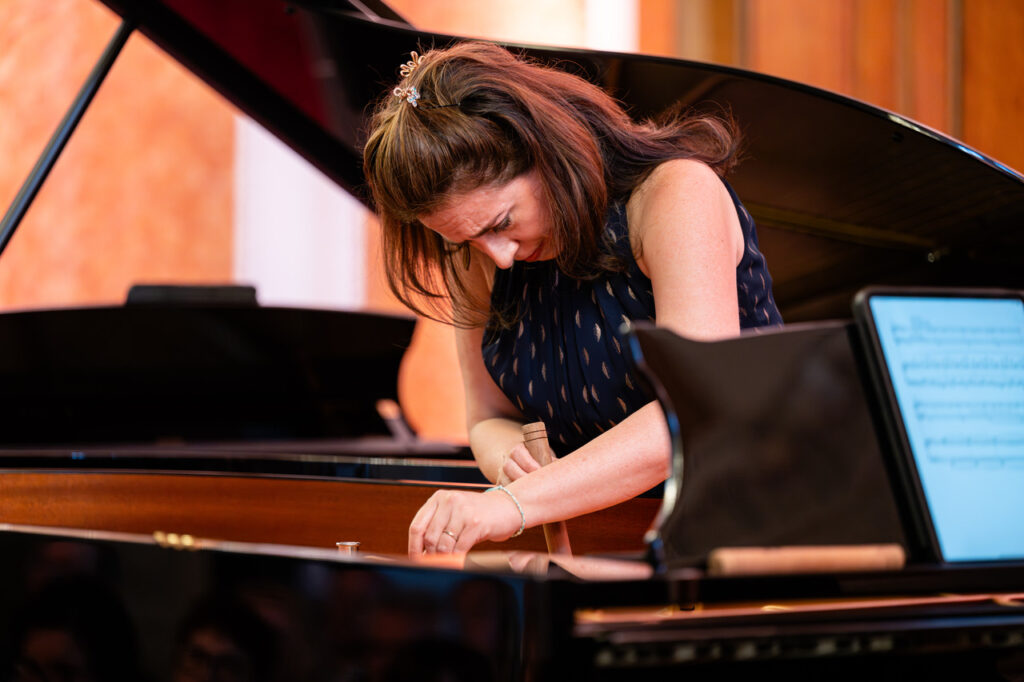 Vanessa Perez (fortepian) w czasie koncertu w ramach 64. Muzycznego Festiwalu w Łańcucie