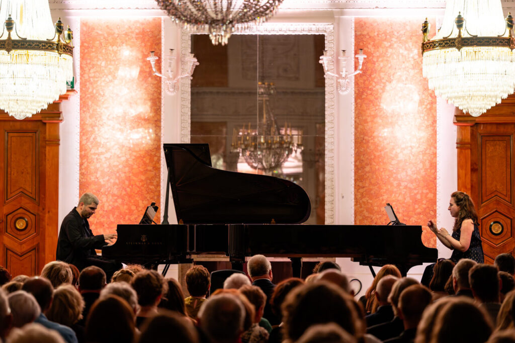 Duet fortepianowy - Vanessa Perez i Kristhyan Benitez w czasie koncertu w ramach 64. Muzycznego Festiwalu w Łańcucie