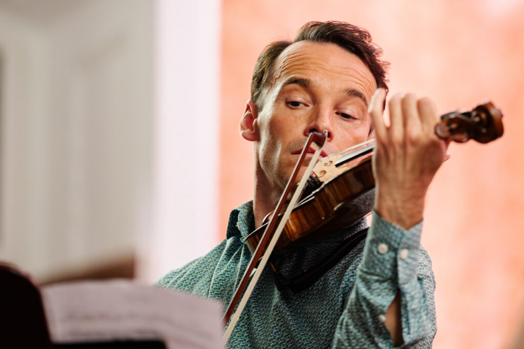 Linus Roth (skrzypce) w czasie koncertu w ramach 64. Muzycznego Festiwalu w Łańcucie