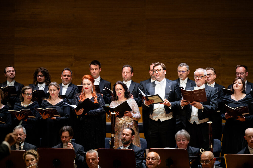 Soliści koncertu inaugurującego: Ewa Tracz, Bernadetta Grabias, Rafał Bartmiński, Andrzej Dobber oraz Chór Filharmonii Narodowej i Orkiestra Symfoniczna Filharmonii Podkarpackiej