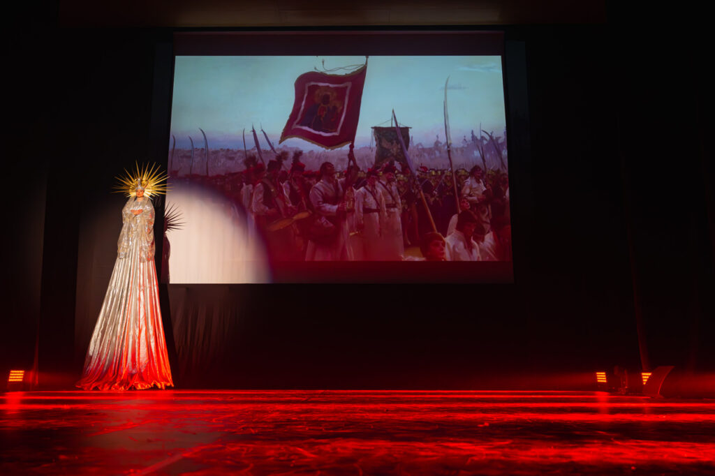 Soliści Akrobatycznego Teatru Tańca Mira - Art w czasie widowiska "Chełmoński. Dźwiękiem malowane"