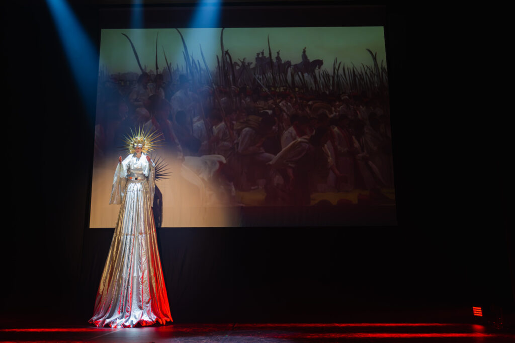 Soliści Akrobatycznego Teatru Tańca Mira - Art w czasie widowiska "Chełmoński. Dźwiękiem malowane"