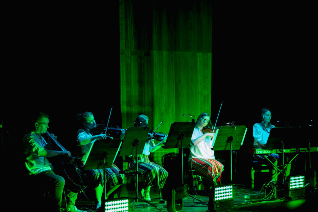 The Synthesia Orchestra w czasie widowiska "Chełmoński. Dźwiękiem malowane"