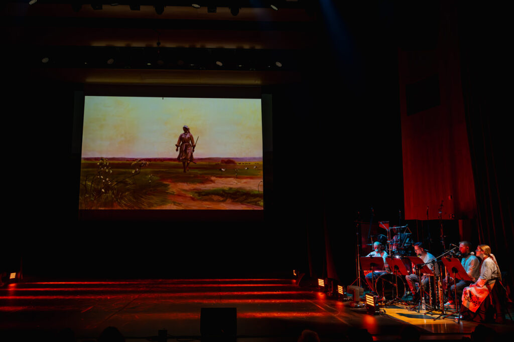 The Synthesia Orchestra w czasie widowiska "Chełmoński. Dźwiękiem malowane"