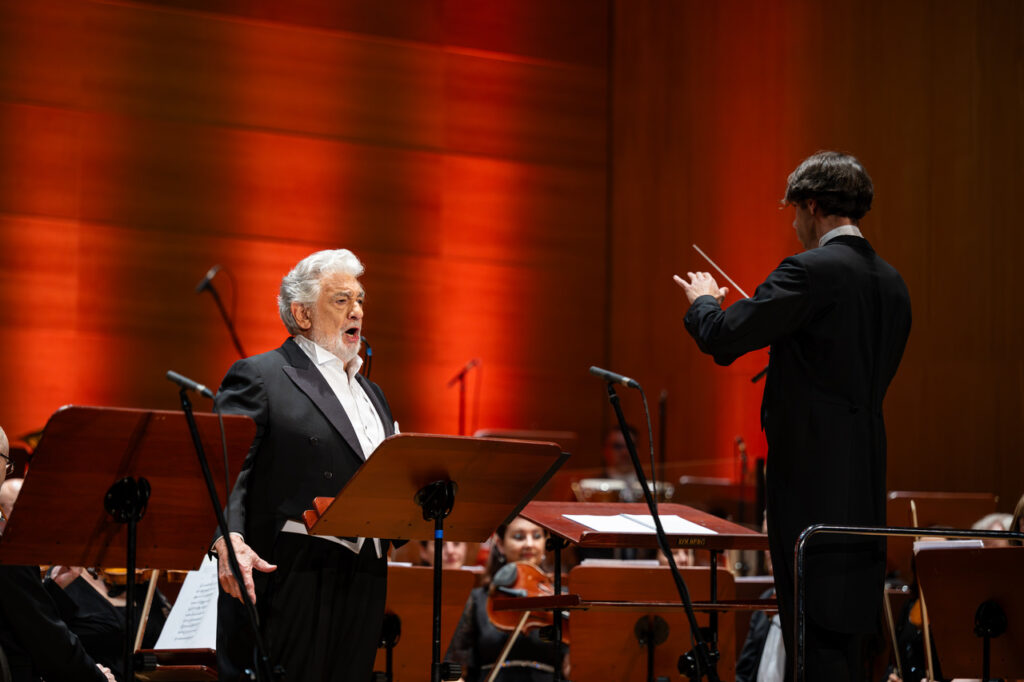 Placido Domingo i Orkiestra Symfoniczna Filharmonii Podkarpackiej pod batutą Geatano Lo Coco