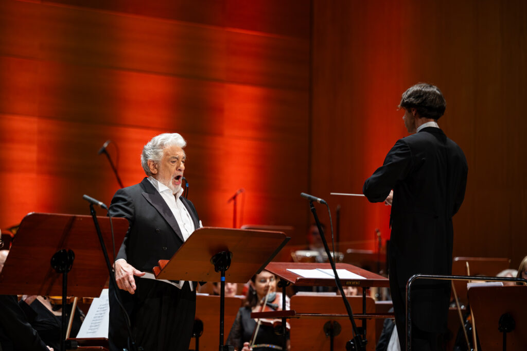 Placido Domingo i Orkiestra Symfoniczna Filharmonii Podkarpackiej pod batutą Geatano Lo Coco
