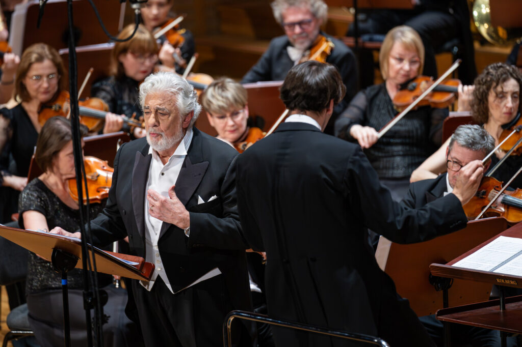 Placido Domingo i Orkiestra Symfoniczna Filharmonii Podkarpackiej pod batutą Geatano Lo Coco