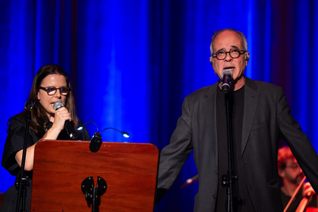 Rodrigo Leao z zespołem w czasie koncertu w ramach 64. Muzycznego Festiwalu w Łańcucie