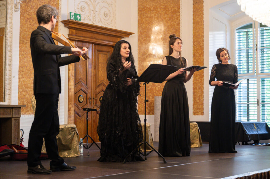 Ensemble Peregrina- w czasie koncertu w ramach 64. Muzycznego Festiwalu w Łańcucie